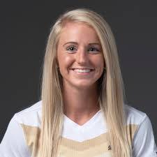 Kaylee Davis's Instagram, Twitter & Facebook