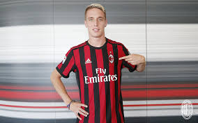 Il terzino gialloblù è in prestito con obbligo di riscatto al milan, ma questo scatterà solo in caso di salvezza degli emiliani. Ac Milan In Support Of Andrea Conti Ac Milan News