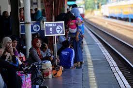 Check spelling or type a new query. Ketentuan Barang Bagasi Di Kereta Api Tak Boleh Lebih Dari 20 Kg Halaman All Kompas Com