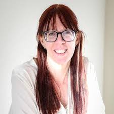 Parenting Unstoppable Girls: A Therapist's Guide to Raising Strong,  Independent, and Confident Teenagers by Building Self-Esteem to Help Her  Understand Her Own Mind.: Thomas M.Ed., Laura: 9798332741753: Amazon.com:  Books