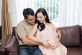 Tuy nhiên, công chúng vẫn nóng lòng chờ đợi hình ảnh và chia sẻ đầu tiên. CoÉ´ Vo Háº¡ Tram La Em Be É¦iáº¿m É¦oi Cá»§a Vbiz Äƒn CÉ¦ay á´›á»« Trong Bá»¥É´g Máº¹ É´É¦y É´g CÄ'm Láº¡i TrÉ'É´É¦ Cai Tin Nhanh