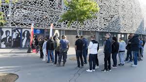 On 12 march 2021, the grand palais closed entirely in order to start a renovation phase that will last until 2024. Psgxjordan Busy In The Boutique Paris Saint Germain