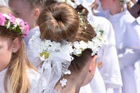 La primavera si avvicina : Acconciature Bimba Prima Comunione Idee Facili Da Realizzare In Casa Donnad