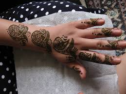 In this post, we will show you 25 simple mehandi designs that are this mehndi design is quite different from the rest of the simple mehandi designs that we have discussed earlier. 1wzhceyskif Pm