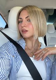 Miranda Derrik Changjng Her Hair to Short