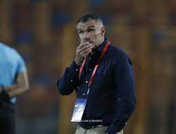 وعن العلاقة بينه وبين كارتيرون، المدير الفني للزمالك، قال الجزيري: ÙƒØ§Ø±ØªÙŠØ±ÙˆÙ† Ø£Ø¹Ø´Ù‚ Ø§Ù„Ø²Ù…Ø§Ù„Ùƒ ÙˆÙ„Ùˆ ÙƒÙ†Øª Ø£Ø±ÙŠØ¯ Ø§Ù„Ù…Ø§Ù„ Ù„Ø¨Ù‚ÙŠØª ÙÙŠ Ø§Ù„Ø³Ø¹ÙˆØ¯ÙŠØ©