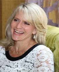 Lisa Lewis's Instagram, Twitter & Facebook