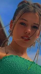 Laura Cueva's Instagram, Twitter & Facebook