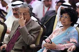 .papan ne yer, sultan papan, sultan papan sesi, sultan papanı kaç sene yaşar, sultan selangor birthday, hari keputeraan sultan selangor, isteri sultan selangor, salasilah sultan selangor, gambar sultan sultan selangor arah turunkan papan tanda ada tulisan cina via cempedakcheese.com. Istana Selangor Terima Pemulangan Darjah Dan Bintang Mahathir Dan Isteri Beritabenar