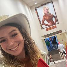 where to find cinnamon bread like dollywood's?