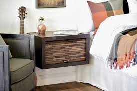 Table de chevet murale en bois avec tiroir farsta westwingnow. Table De Chevet Suspendue Pour Amenager Un Coin Lit Aerien