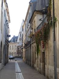La Rue Des Bons Enfants Part De La Place De La Liberation Pour Rejoindre La Rue Chabot Charny Elle Est Peu Connue Et Pourt Visiter Dijon Region Bourgogne Rue