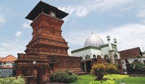 Wisata religi identik dengan kebiasaan umat islam. 9 Destinasi Wisata Religi Wali Songo Kamu Sudah Pernah Ke Sini