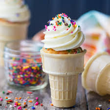 images?q=tbn%3AANd9GcTUsxTFlpAJZE5Oefv9h0gt2R3I8u48fp69X0w9fBxqbKtLHJsy%3Ahttps%3A%2F%2Fbakingamoment.com%2Fwp-content%2Fuploads%2F2018%2F09%2FIMG_9763-how-to-make-ice-cream-cone-cupcakes-square.jpg&usqp=CAU