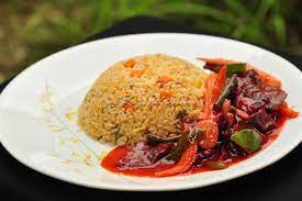 Kacang polong menambahkan 2 daun bawang, dipangkas dan diiris tipis diagonal. Resepi Nasi Goreng Daging Merah Ala Thai