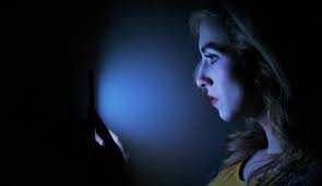 cell phone blue light ile ilgili görsel sonucu