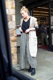 Make sure you check out the trailer for amber heard's upcoming movie the stand here! Amber Heard Grocery Shopping In Los Feliz 2020 16 Photos