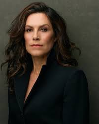 Laura Mclaughlin's Instagram, Twitter & Facebook