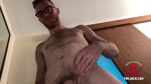 Hombres jalandose la verga