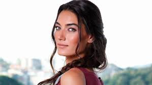 2005 yılında katıldığı miss turkey güzellik yarışmasında. Pakistanis Are Back To Lecturing Turkish Actresses Again This Time With Hande Subasi Lens