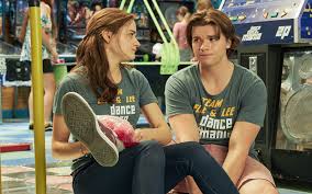 Um filme de vince marcello com joey king, jacob elordi, joel courtney, taylor zakhar perez. Joel Courtney Da Spoiler Sobre Relacao De Lee E Elle Em A Barraca Do Beijo 3 Apos Escolha Da Faculdade Febre Teen