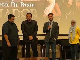 Antara drama dibintanginya seperti selafaz cinta, air mata di bumi matador, lelaki kiriman tuhan, dosanya perempuan, kelip kelip kota london, geng tadarus, anugerah cinta aisyah dan banyak lagi. Presentacion De La Serie De Tv Air Mata Di Bumi Matador Con La Participacion Y Colaboracion De La Fundacion Mezquita De Sevilla Fundacion Mezquita De Sevilla Y Centro Cultural Islamico De