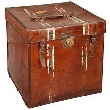 Leather Hat Case By W W Bridge 1stdibs Com Vintage Hat Boxes Campaign Furniture Vintage Train Case