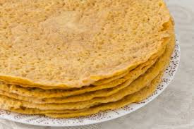 Una volta pronte, le crepes dolci con farina di riso possono essere farcite con la nutella o la crema pasticcera, quindi piegate su loro stesse e irrorate con un filo di cioccolato fuso. Crepes Vegane 5 Ricette Dolci E Salate Senza Uova Burro E Latte