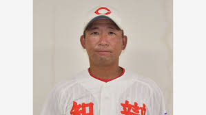 2021.08.29 08:29 isozin 智弁和歌山監督は元プロ選手 同僚選手の投げた携帯電話が目に当たり失明の危機も…苦労の15年. F55jnxhpyzasvm