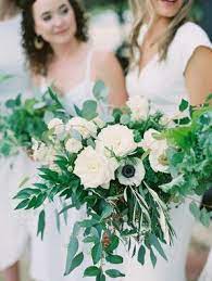 Emerald green balances the brightness and richness of other greens for a perfect median color that can compliment and enhance any other color with gorgeous greenery and leaves. Emerald Green Wedding Flower Arrangements