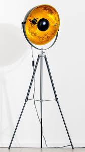 Raume Grosser Wirken Lassen Mit Dreibein Stehlampen Wie Unserer Saturn Tripod Lampe In 2020 Stehlampe Lampe Tripod Lampe