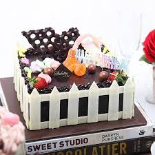 Olesi loyang dengan margarin, lalu lapisi dengan kertas roti. Jual Kue Ulang Tahun Rasa Coklat Ukuran 20 Cm Kotak Stelete Cake 20 X 20 Cm Di Lapak Stelete Cake Bukalapak