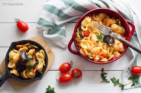 Gli spaghetti con le cozze sono un primo piatto semplice e gustosissimo, adatto a ogni stagione. Pasta Con Cozze Surgelate E Pomodorini Fregosi Lisa Mumcakefrelis