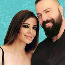 ويبدو أن الفنان السوري تيم حسن اختار أن يرد على هذه الشائعة بطريقته الخاصة فقد نشر صورة لخطيبته الإعلامية وفاء الكيلاني وكتب عليها مبروك لوفاء تواجدها ضمن قائمة المشاهير الأكثر تأثيراً في العالم. ÙˆÙØ§Ø¡ Ø§Ù„ÙƒÙŠÙ„Ø§Ù†ÙŠ ÙˆØµÙˆØ±Ø© Ø±ÙˆÙ…Ø§Ù†Ø³ÙŠØ© Ø¬Ø¯ÙŠØ¯Ø© Ù…Ø¹ ØªÙŠÙ… Ø­Ø³Ù† Ù…Ø¬Ù„Ø© Ø§Ù„Ø¬Ø±Ø³