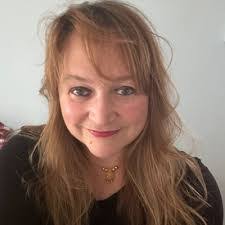 Naomi Wise's Instagram, Twitter & Facebook