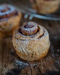 Zimtschnecken Ohne Hefe Vegan Backen Mrs Flury Rezept In 2020 Hefe Vegan Vegan Backen Lecker