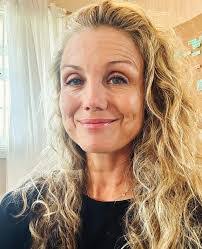 Marla Dee's Instagram, Twitter & Facebook