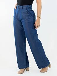 Calça Feminina Wide Leg Jeans Soft com Prega Frontal e Efeito Anticorpus
