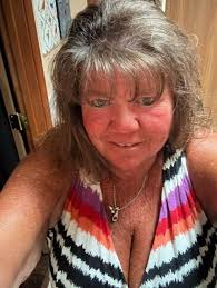 Humorously sharing the struggles of being a perfect human specimen