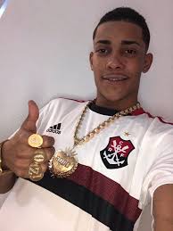 Em meados de 2010, com o sonho de ser jogador de futebol, em um clube grande da primeira divisão de são paulo, kevin não imaginava que hoje, ele arrastaria multidão por onde passa, natural da vila ede, mais por um problema sério, se viu obrigado a desistir do seu sonho de ser um grande craque de futebol, além do esporte. Mc Poze Do Rodo Photos 6 Of 8 Last Fm