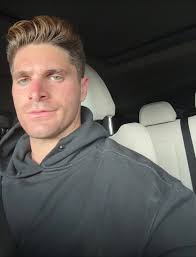 Omg you're giving Hailey Bieber”