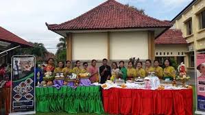 Smk terbaik di indonesia mungkin bisa jadi berada di yogyakarta. Pameran Hasil Karya Peserta Didik Dan Starup Bisnis Smk Negeri 3 Denpasar Pameran Tefa Smkn 3 Denpasar