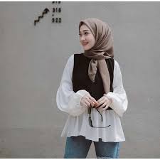 Namun seiring berkembangnya dunia fashion muslim, model blus muslim menjadi lebih beragam dalam hal model, motif dan variasi warna. Jual Baju Wanita Terbaru Baju Fashion Wanita Muslim Murah Kanya Blouse Murah Mei 2021 Blibli
