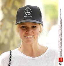 Kam se poděla krása slavné modelky z kalendáře Pirelli? Tohle snad nemůže  být ona