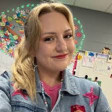 Stella Thompson's Instagram, Twitter & Facebook