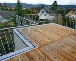 Dachterrasse Mit Holzrost Und Gelander Gelander Mit Schragen Staketen Dachterrasse Gelander Dachterrasse Balkon Gelander Design