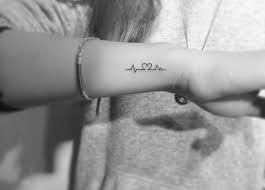 Tattoo Heartbeat Heart Minimalist Wrist Sideways Tatoos Herzschlag Tattoo Tatowierungen Tattoo Handgelenk