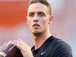 Carson Beck plans to enter NCAA transfer portal: There's already a favorite  to land the Georgia QB