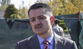 Bakan pakdemirli'den su yalağında oynayan ayılarla ilgili 'halinden memnun' paylaşımı son dakika haberleri: Chp Li Kilic Bakan Pakdemirli Nin Aile Sirketine Haciz Gelmesini Tbmm Gundemine Tasidi