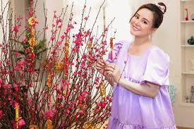 Cô được xem là một trong những giọng ca trụ cột cho trung tâm asia và cũng. Vy Oanh Vy Oanh Len Tiáº¿ng Ká»ƒ Ro Nguyen Nhan Kháº©u Chiáº¿n Vá»›i Ä'áº¡i Gia PhÆ°Æ¡ng Háº±ng Cáº£ Thong Tin Lam Vá»£ Be Va Ä'áº» Thue Cho Ä'áº¡i Gia 70 Tuá»•i